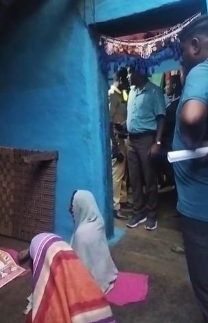 पुलिस की टीम जांच के लिए पहुंची तो बच्चियां साधना कर रही थी।