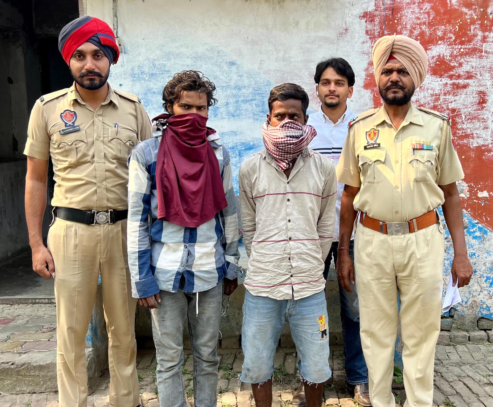 2 accused who stole electronic goods from the office arrested