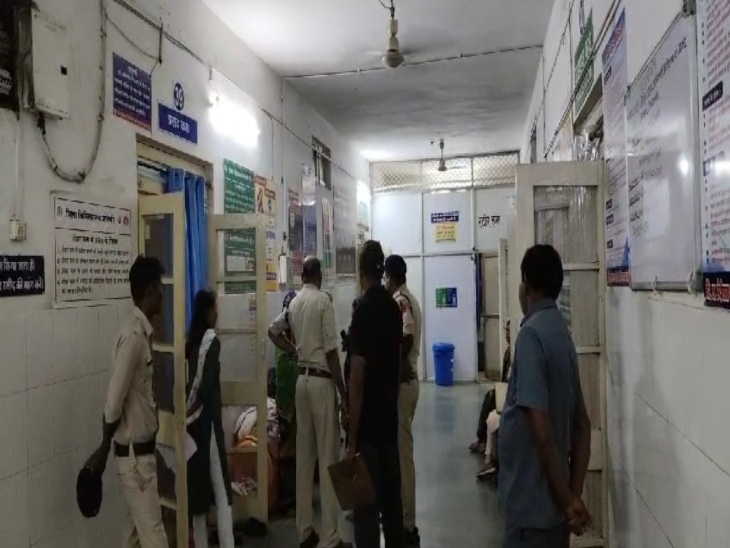 बच्ची को घायल अवस्था में अस्पताल लाया गया।