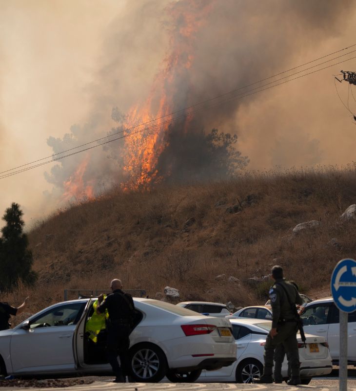 फोटो 20 अक्टूबर की है। लेबनान की ओर से दागे गए रॉकेट इजराइल के रोश पिना एरिया में गिरे। इसके बाद इजराइली फोर्स ने मोर्चा संभाल लिया।