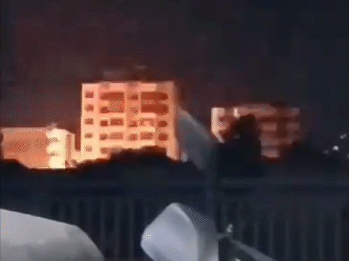 लेबनान की राजधानी बेरूत के दक्षिणी इलाके में इजराइली सेना ने बैंक पर हमला किया। - Dainik Bhaskar