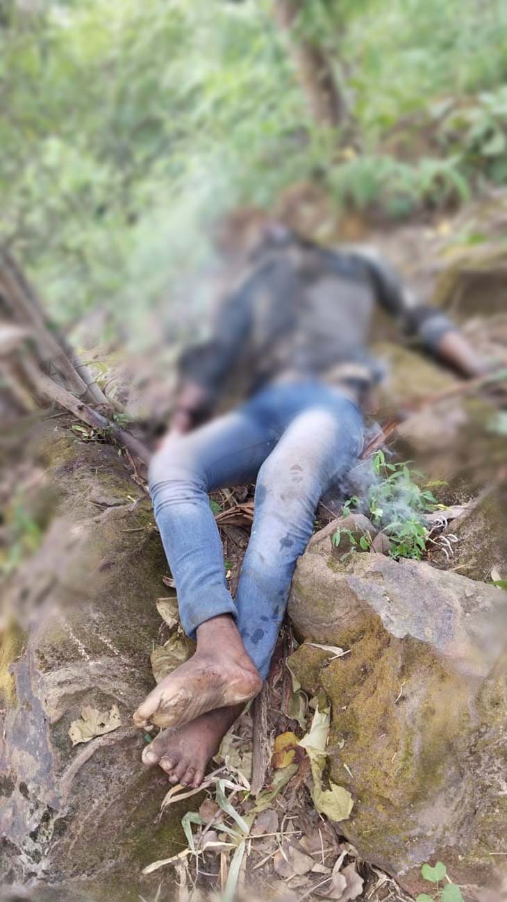 तमनार के जंगल में करीब 6 दिन पुराना शव मिला।