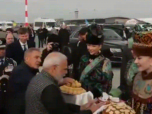 PM Narendra Modi Russia Visit LIVE Update; Vladimir Putin BRICS Summit |  China | PM मोदी रूस पहुंचे, आज पुतिन से मिलेंगे: कल BRICS समिट में हिस्सा  लेंगे; जिनपिंग से 2 साल