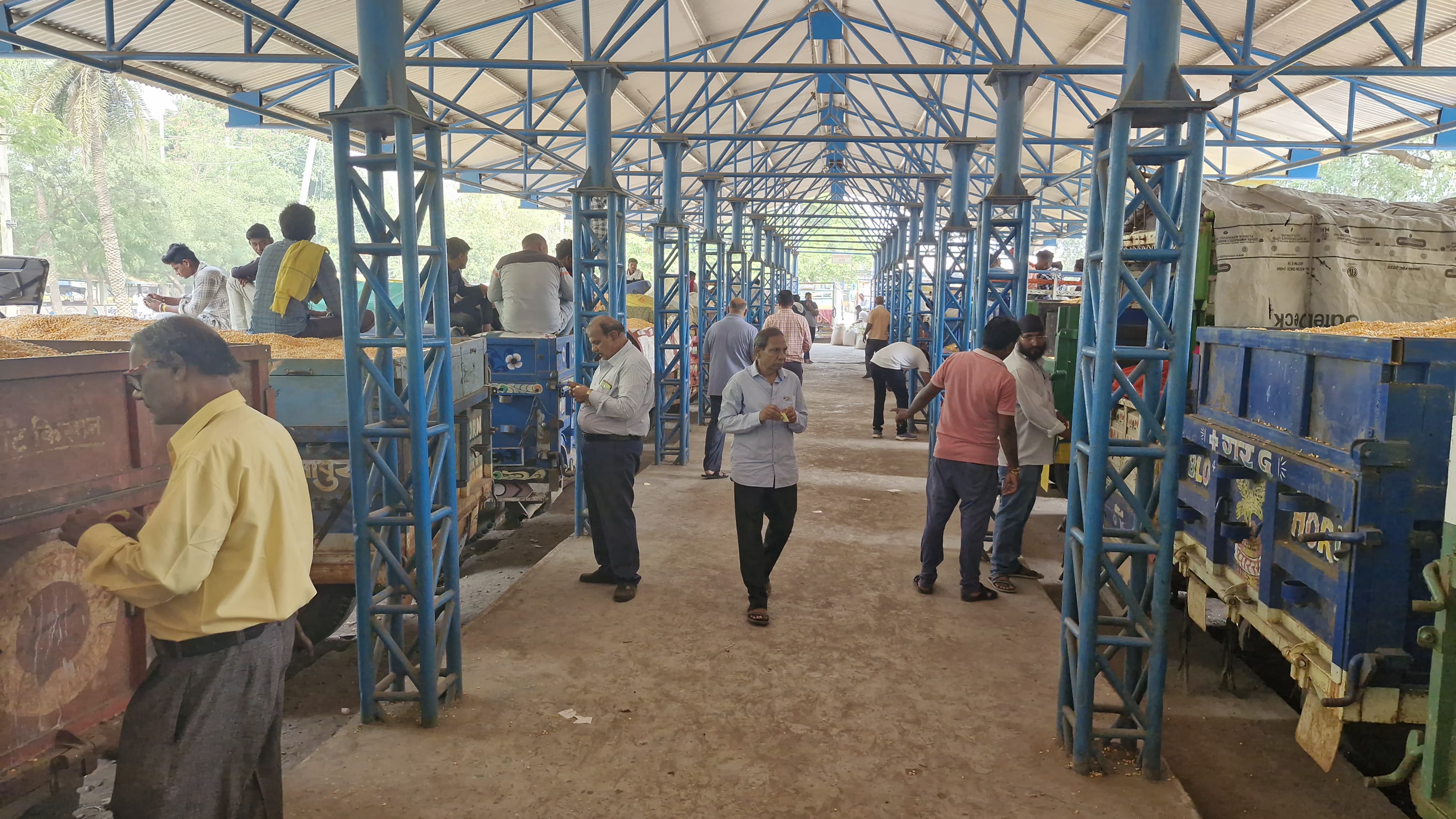 Members of Lions Club Harda Ambar installed radium on trolleys | लायंस ...