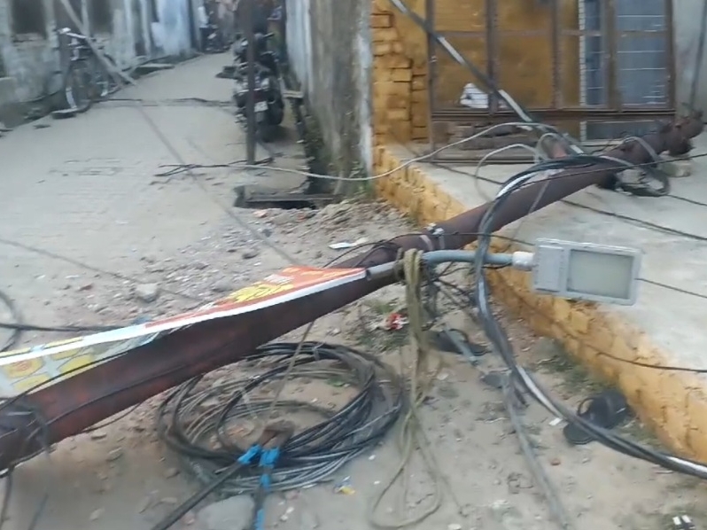 Lineman died after falling from electric pole in Sambhal