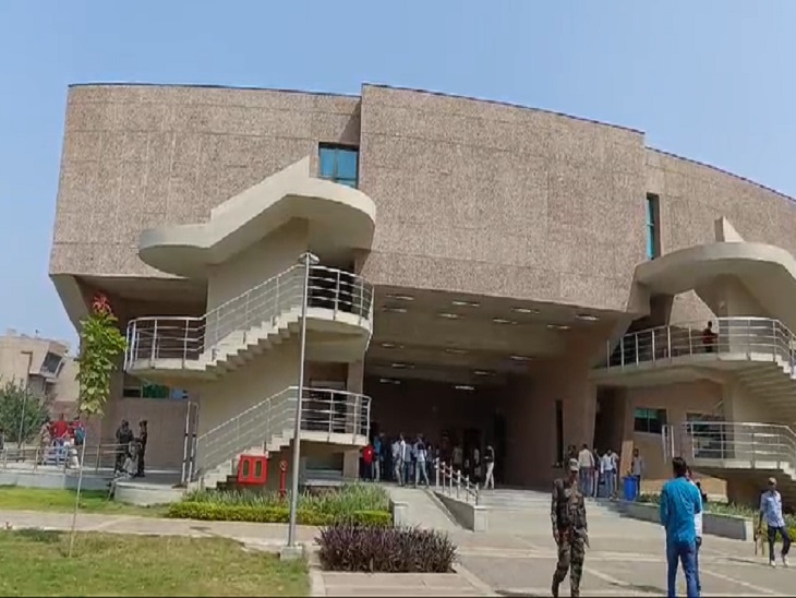 आईआईटी भिलाई के कैंपस में बढ़ाई गई सुरक्षा व्यवस्था