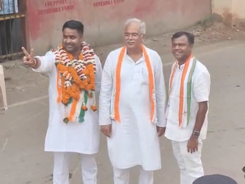 आकाश शर्मा के नामांकन में भूपेश बघेल, बैज समेत कई नेता शामिल हुए थे।