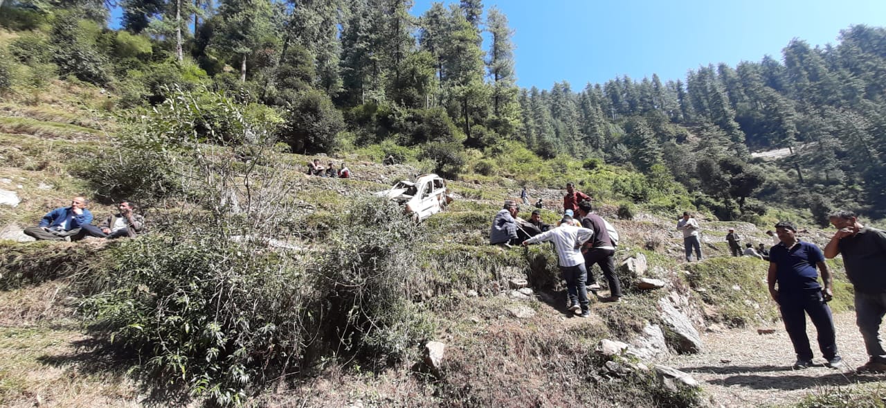घटना स्थल पर मौजूद लोग।