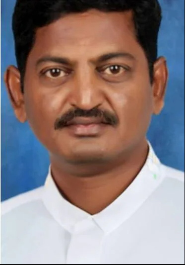 मृतक रमेश कुमार, जिन्हें पत्नी निहारिका ने हत्या के बाद अपने दोस्तों के साथ मिलकर जला दिया।