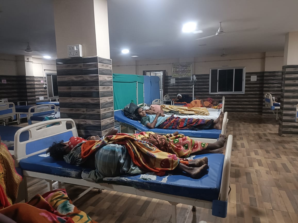 सभी को आइसोलेटेड वार्ड में रखा गया है।