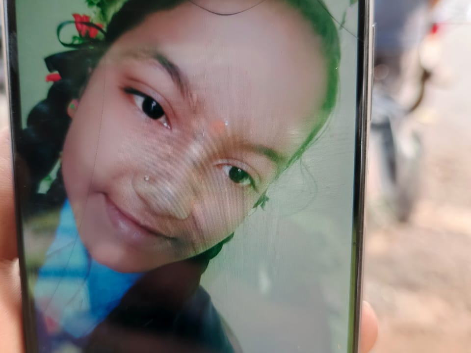 14 साल की सिमरन और उसका भाई लापता है।