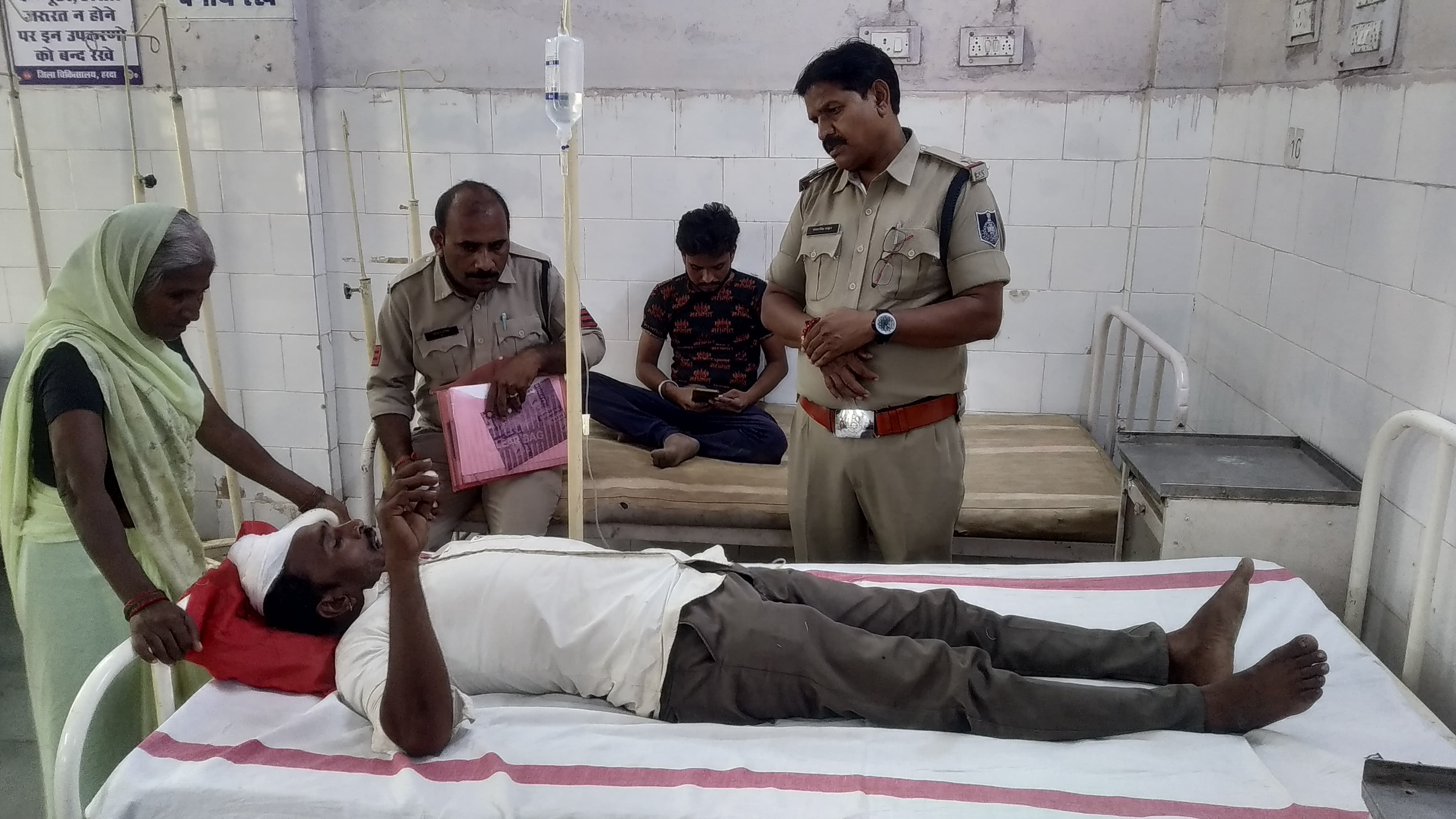 Husband and son axed the young man suspecting him of having an illicit ...
