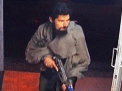 गांदरबल हमले के आतंकियों की तस्वीर NIA को CCTV फुटेज खंगालने से मिली। - Dainik Bhaskar