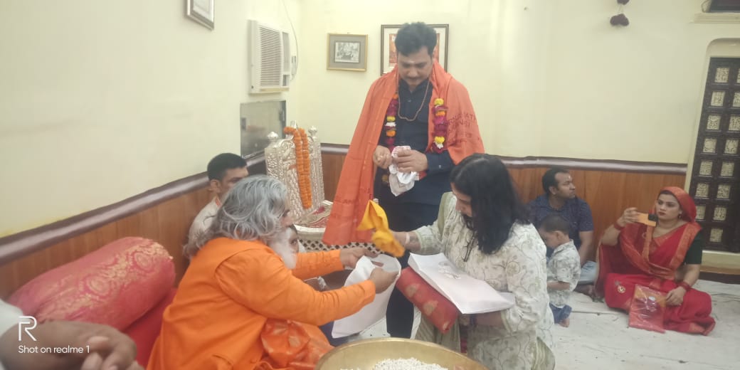 पुलिस कमिश्नर मोहित अग्रवाल भी परिवार संग पहुंचे माता का आशीर्वाद लेने।