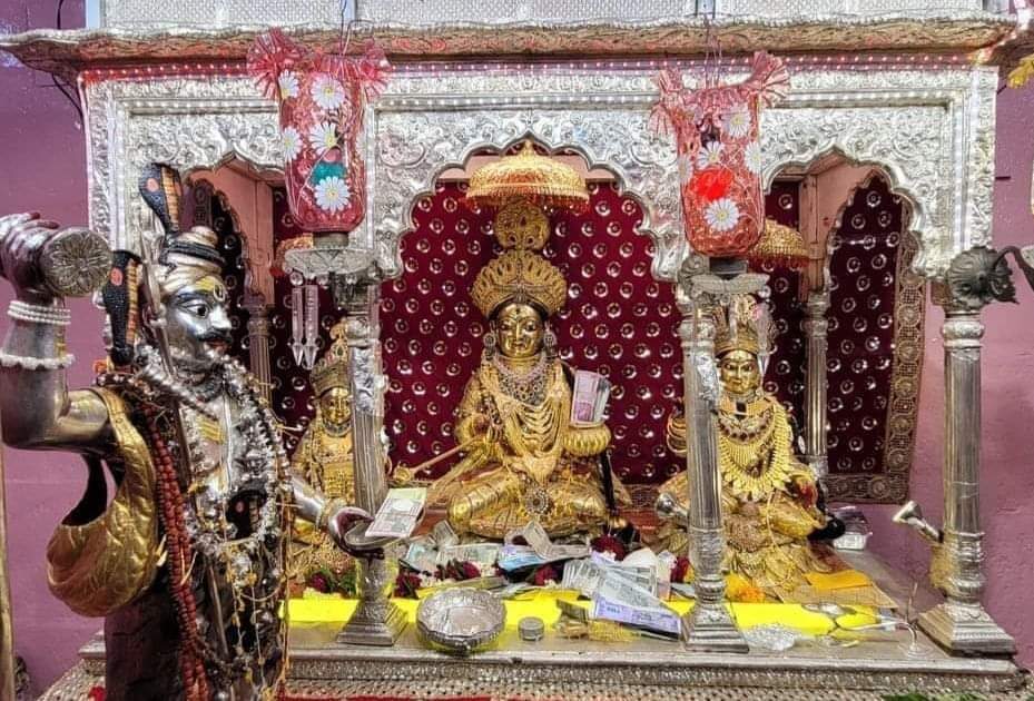 मंदिर में छोटे से कमरे में विराजमान माता अन्नपूर्णा।