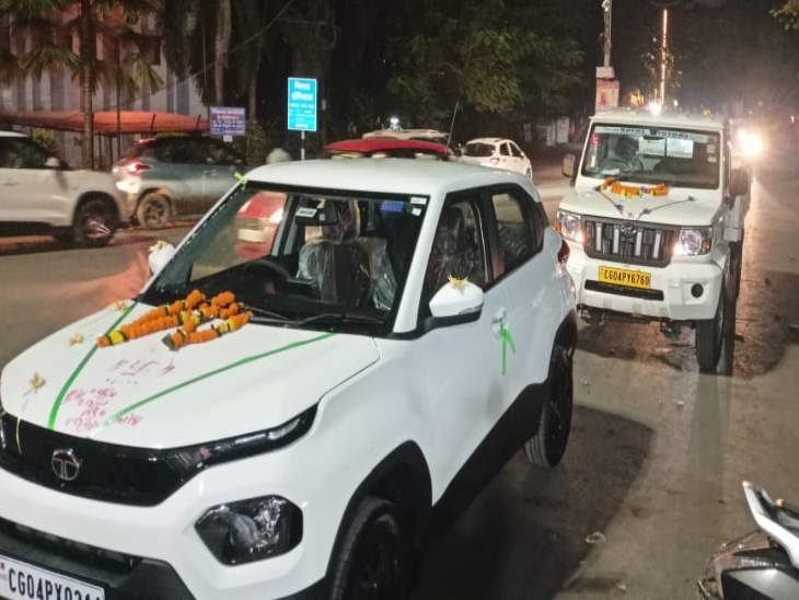 धनतेरस में मां काली मंदिर में 558 नई गाड़ियों की पूजा हुई।