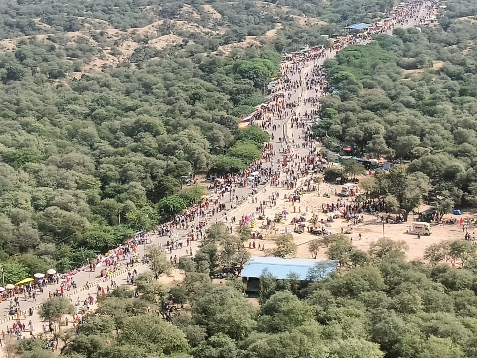 दो दिवसीय लक्खी मेले में 30-25 लाख श्रद्धालुओं के पहुंचने की उम्मीद है।