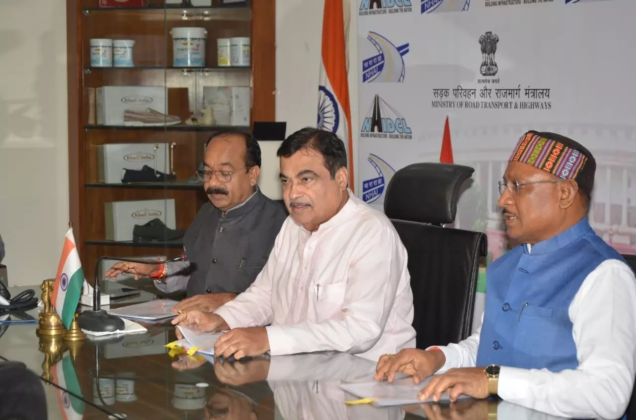 भारत सरकार ने आठ रोड ब्लॉक के लिए 892 करोड़ 36 लाख रुपए छत्तीसगढ़ के लिए स्वीकृत किए हैं।
