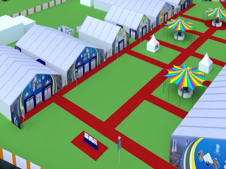 पूरे ग्राउंड में स्टॉल और फूड कोर्ट बनाए जा रहे हैं।