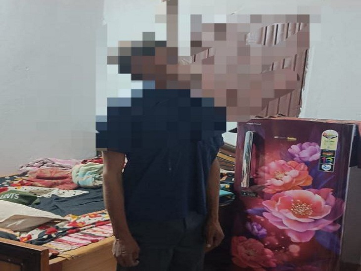 हीरालाल का शव फंदे पर झूलते हुए - Dainik Bhaskar