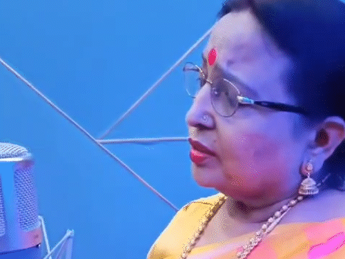 ये तस्वीर शारदा सिन्हा की आखिरी छठ गीत 'दुखवा मिटाईं छठी मईया' के शूटिंग के दौरान की है।