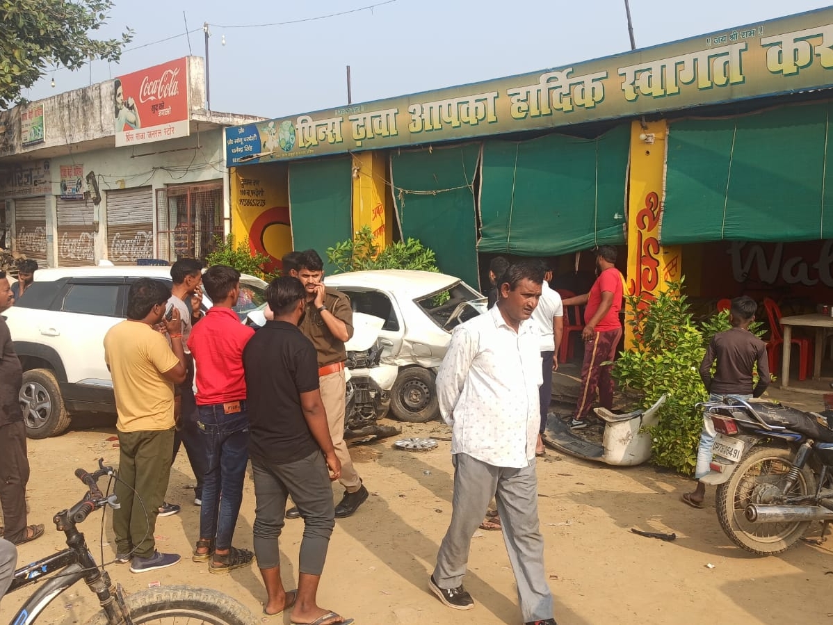 कार अनियंत्रित होकर कई वाहनों से टकरा गई।