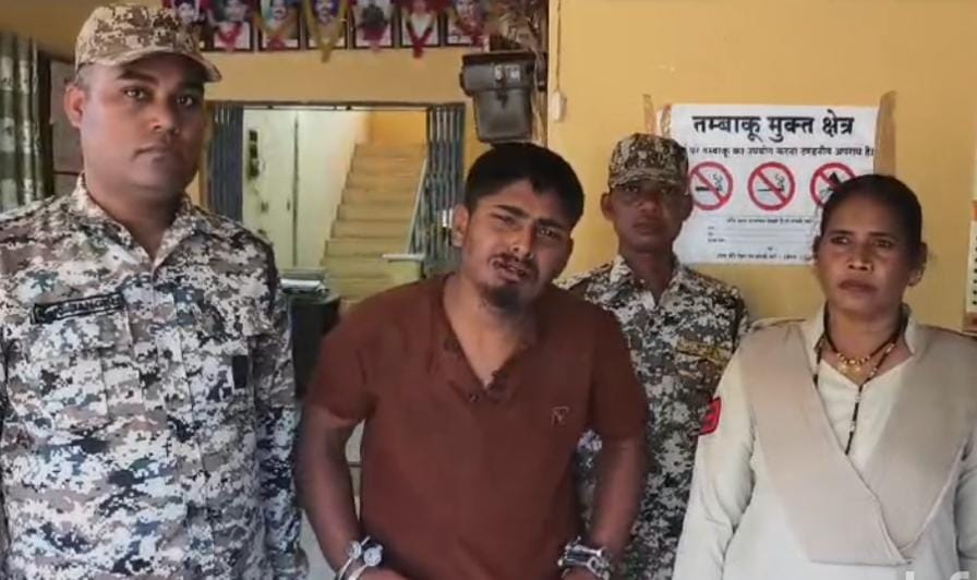 पुलिस ने दशरथ राठौर को गिरफ्तार कर जेल भेज दिया है।