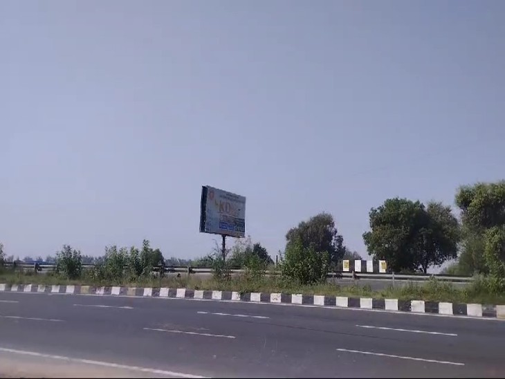 यमुना एक्सप्रेस वे के माइल स्टोन 104 के समीप वारदात हुई