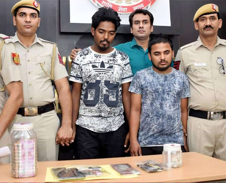 सीताराम मंडल ने जामताड़ा में अपने घर से फेक कॉल के जरिए अभिनेता अमिताभ बच्चन से ठगी की थी। 17 जनवरी 2018 को पहली बार पुलिस ने सीताराम को अरेस्ट किया था।