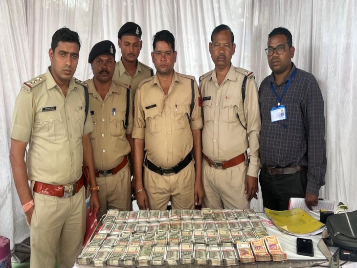 पुरानी बस्ती पुलिस ने रुपये को जब्त कर इनकम टैक्स विभाग को भेज दिया है।