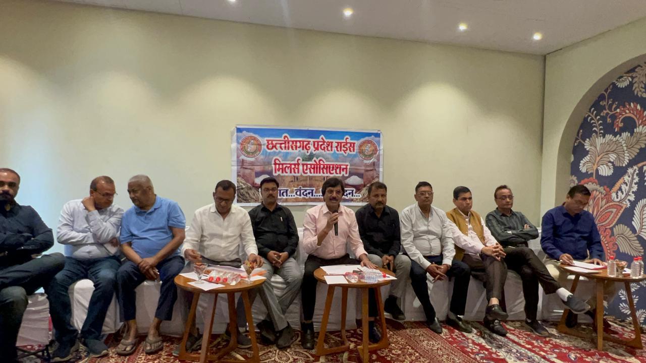 मिलर्स फिलहाल धान का उठाव न करने की बात कह रहे हैं।