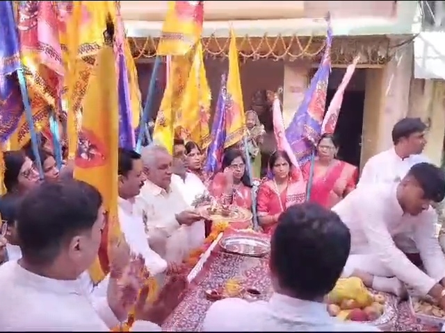 खाटू श्याम निशान यात्रा के दौरान उमड़ी श्रद्धालुओं की भीड़।