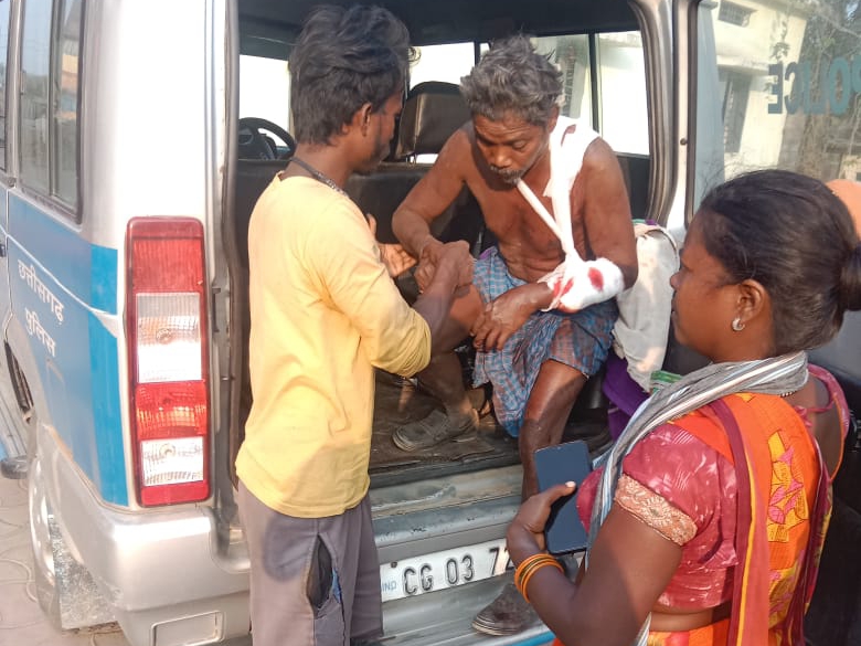 भालूओं के हमले में घायल हुआ अमीर सिंह।