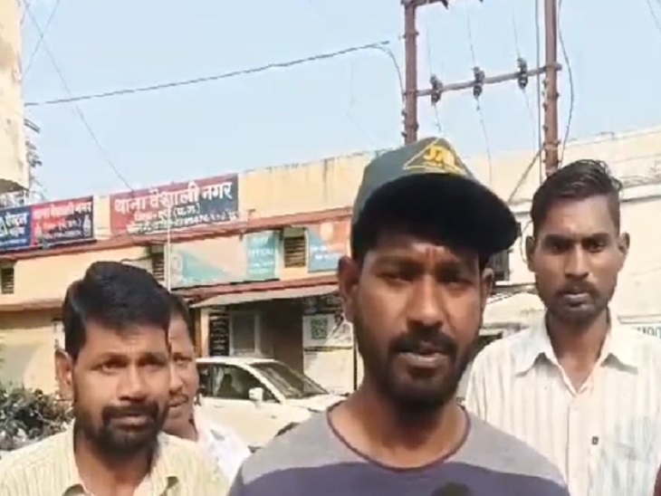 राजेश कुमार, पीड़ित पहुंचा थाने। - Dainik Bhaskar