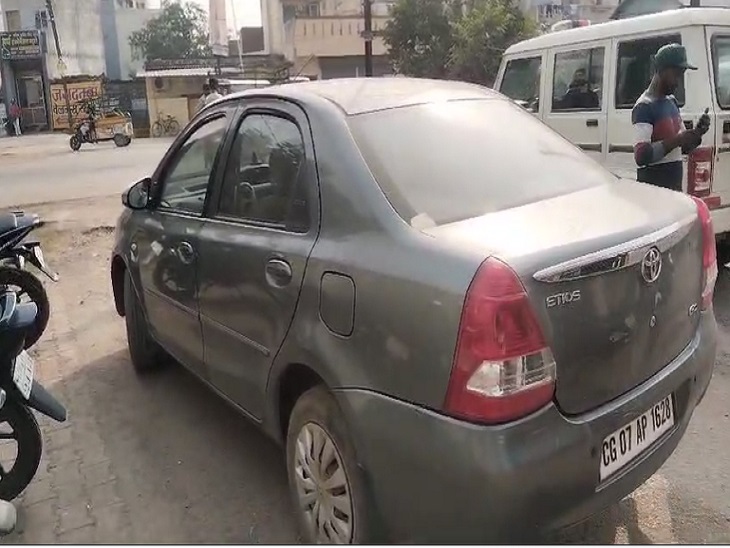 पुलिस ने आरोपी की जब्त की कार।