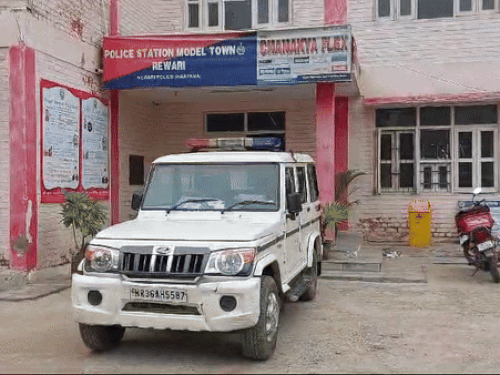मॉडल टाउन थाना पुलिस ने मामले की जांच शुरू कर दी है।