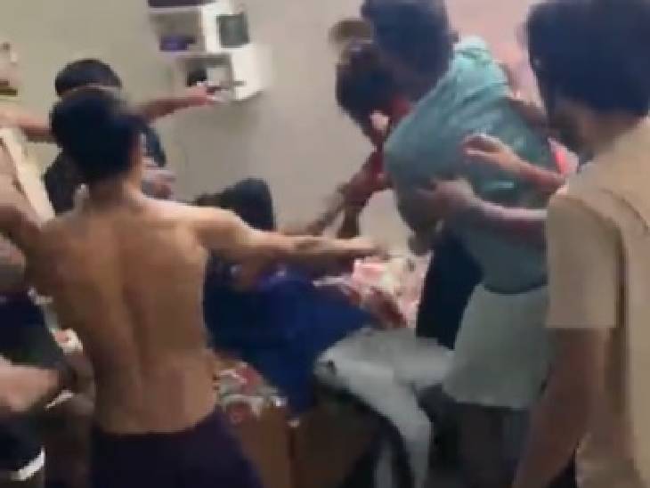 Students beaten up for protesting against ragging in Noida Video of ...