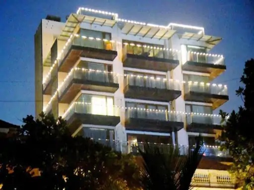 शाहरुख खान को धमकी मिलने के बाद उनके घर मन्नत के बाहर सुरक्षा बढ़ाई गई। (फाइल फोटो)