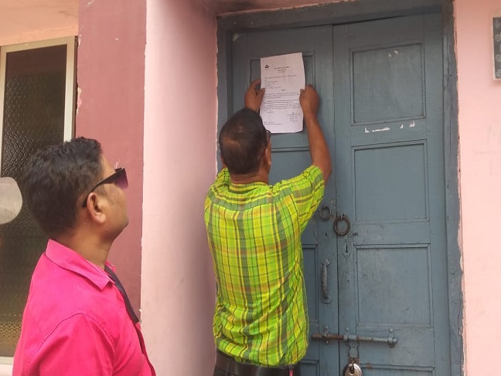 अमित जोश की बहन के घर नोटिस चस्पा। - Dainik Bhaskar