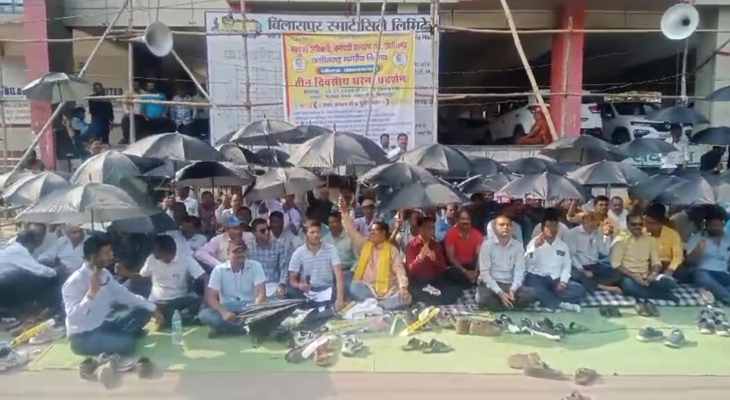 नगरीय निकाय के कर्मचारियों ने छह सूत्रीय मांगों को लेकर तीन दिवसीय हड़ताल शुरू कर दिया है।