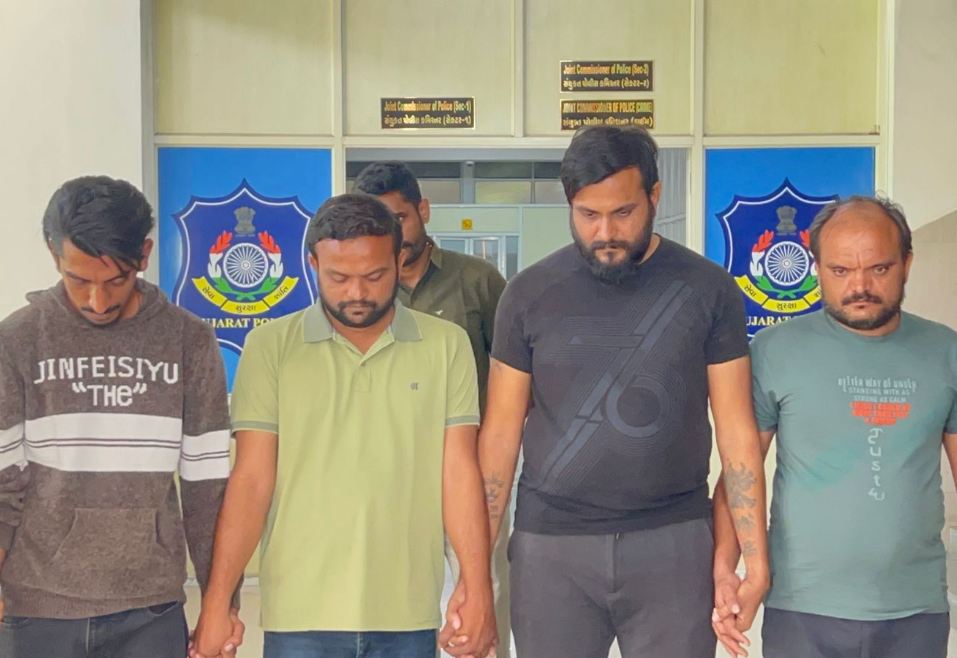 सेल की जांच में पता चला है कि देशभर में गैंग के खिलाफ 200 से अधिक FIR दर्ज की गई हैं।
