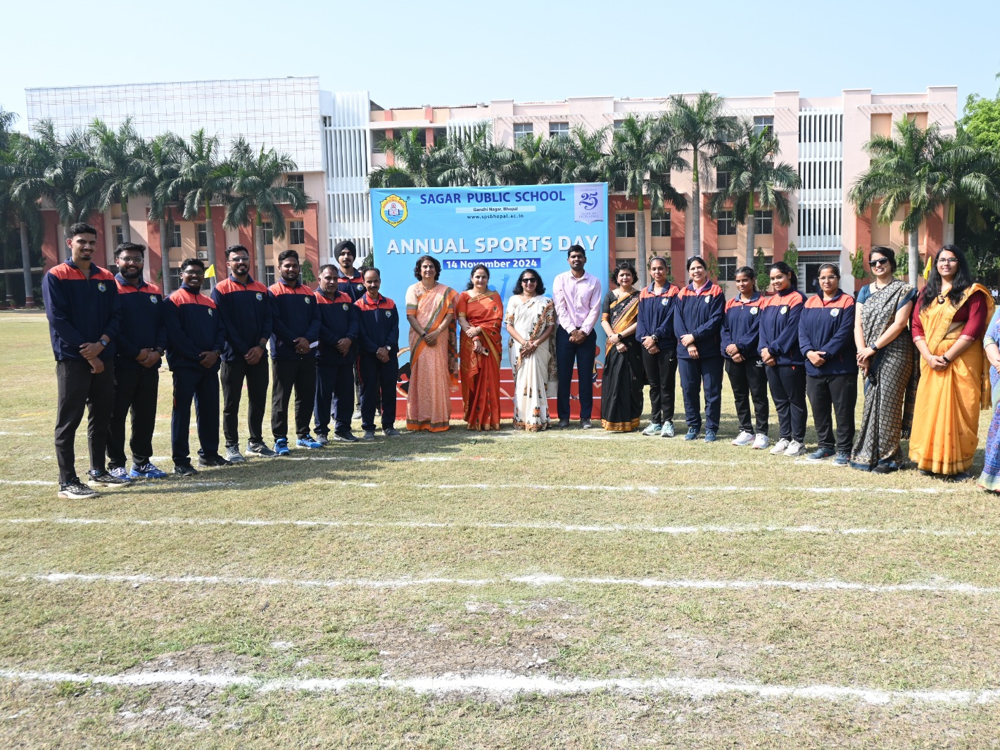 समारोह का समापन वार्षिक पुरस्कार वितरण के साथ हुआ।