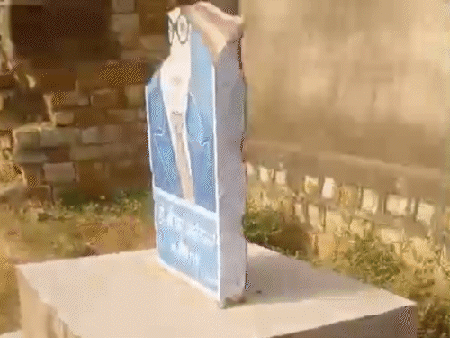 गांव में लगी डॉ. भीमराव अंबेडकर की प्रतिमा को भी तोड़ दिया गया।