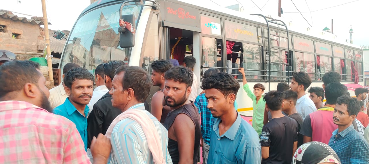 The bus climbed over the divider without radium, passengers had a ...
