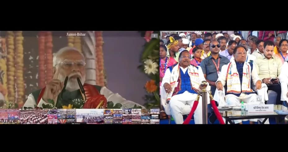 नरेंद्र का भाषण रायपुर में भी सुना गया।