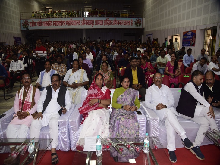 पीएम मोदी वर्चुअल जुड़े कार्यक्रम में।