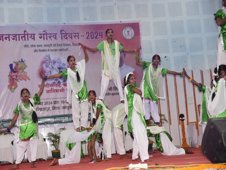 छात्र-छात्राओं ने दी रंगारंग कार्यक्रमों की प्रस्तुति