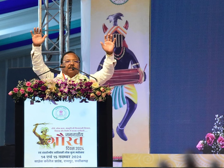 मंत्री राम विचार नेताम ने नरेंद्र मोदी को आदिवासी समाज का भगवान बताया था।