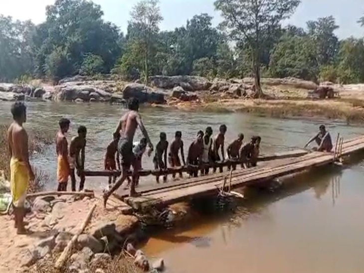सभी गांव वालों ने सहयोग दिया।