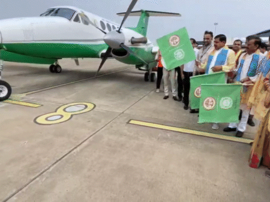 13 जून को मुख्यमंत्री डॉ. मोहन यादव ने भोपाल के राजा भोज एयरपोर्ट से पहली फ्लाइट को हरी झंडी दिखाई थी।